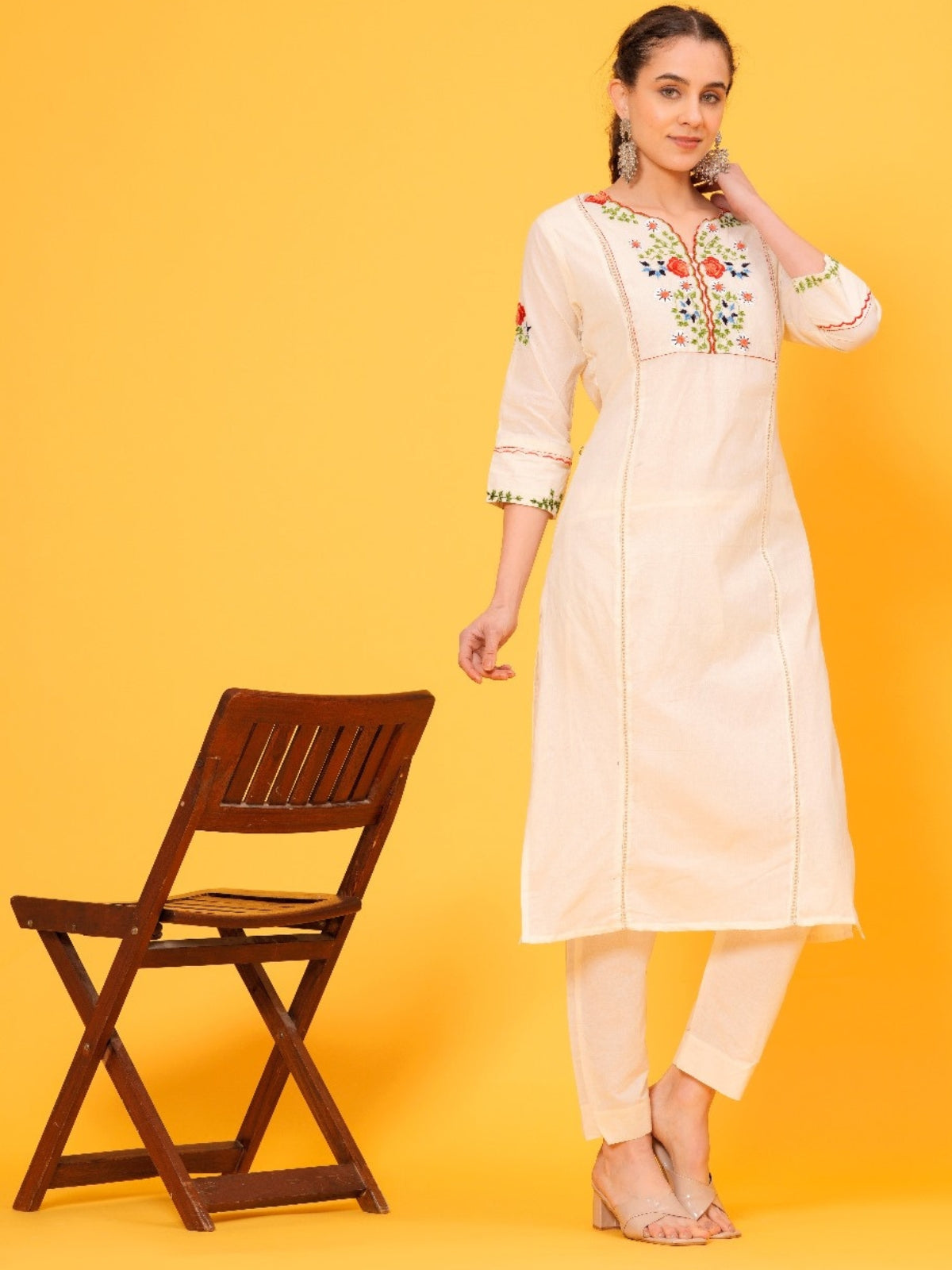 Quaclo Womens Cream Embroidery Kurta Set