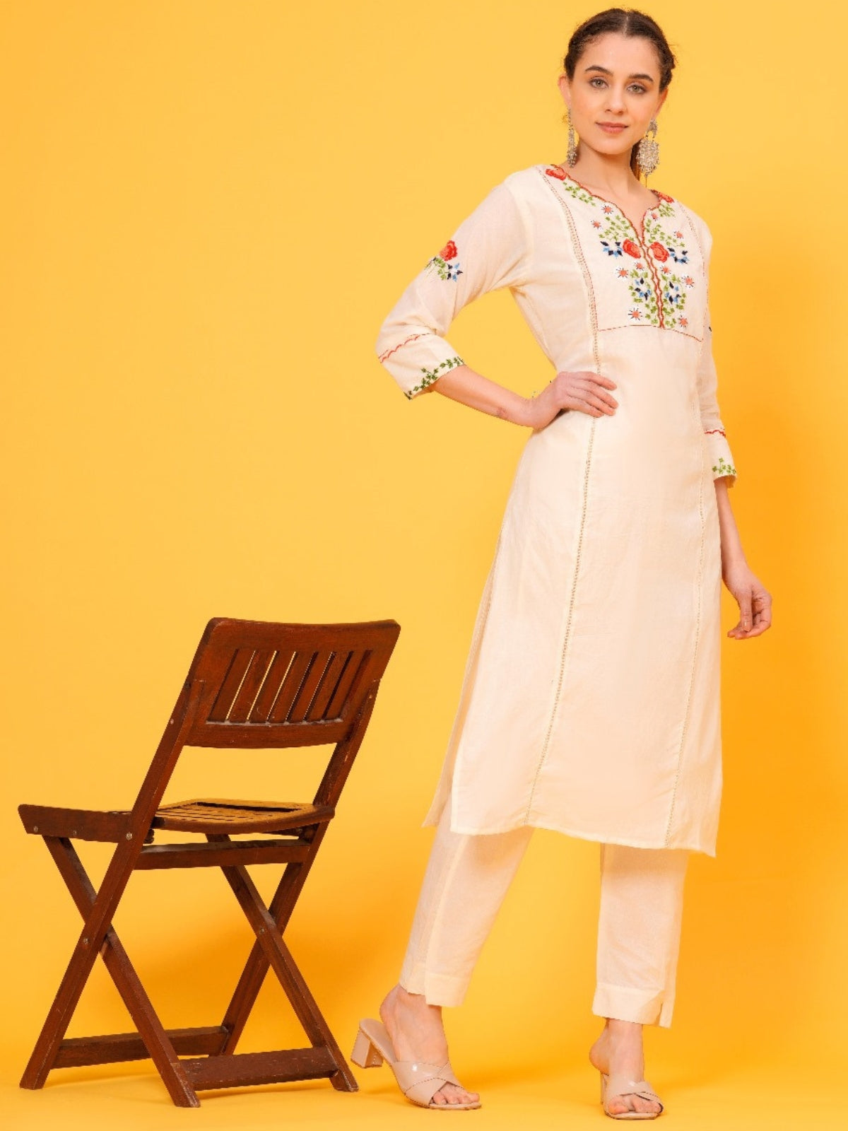 Quaclo Womens Cream Embroidery Kurta Set