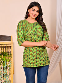 Womens Green Zig-Zag Printed Short Kurti/Top