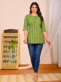 Womens Green Zig-Zag Printed Short Kurti/Top