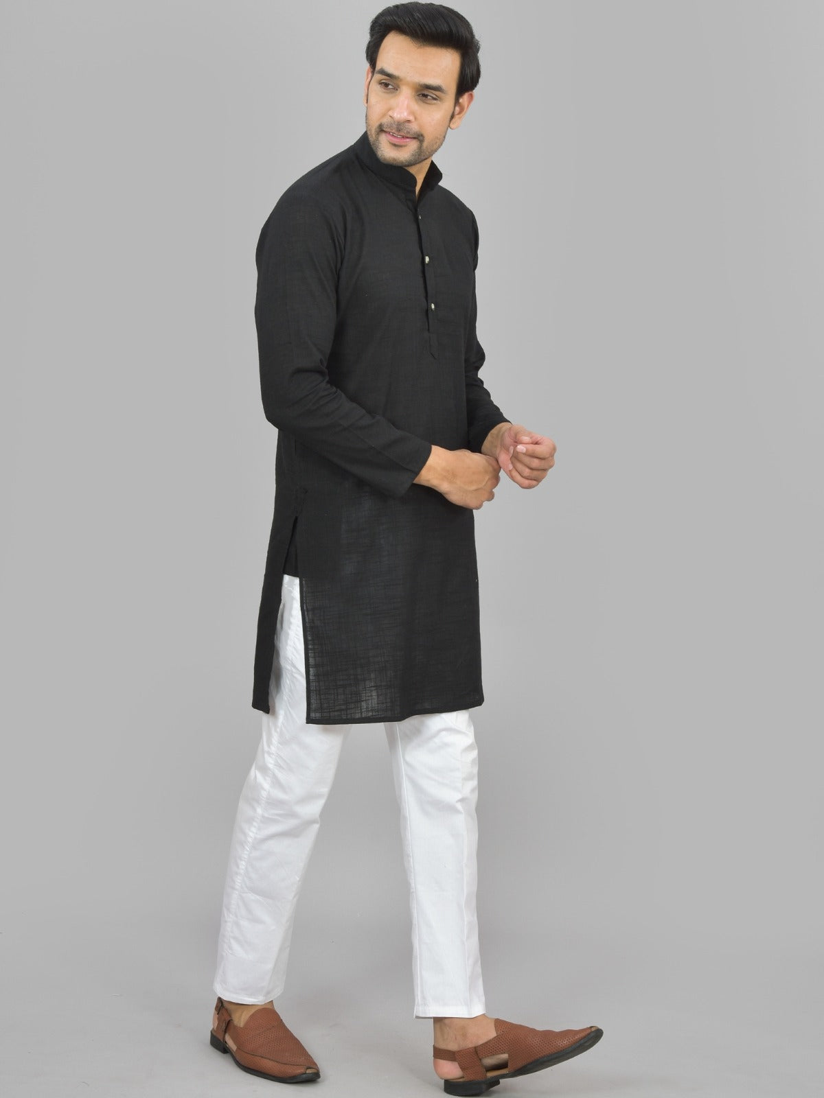 Quaclo Mens Solid Black Cotton Long Kurta