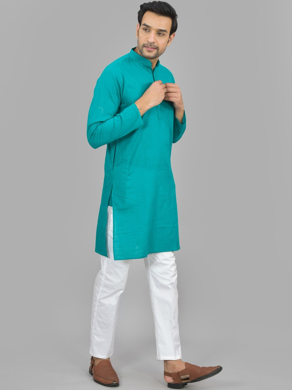 Quaclo Mens Solid Cyan Cotton Long Kurta