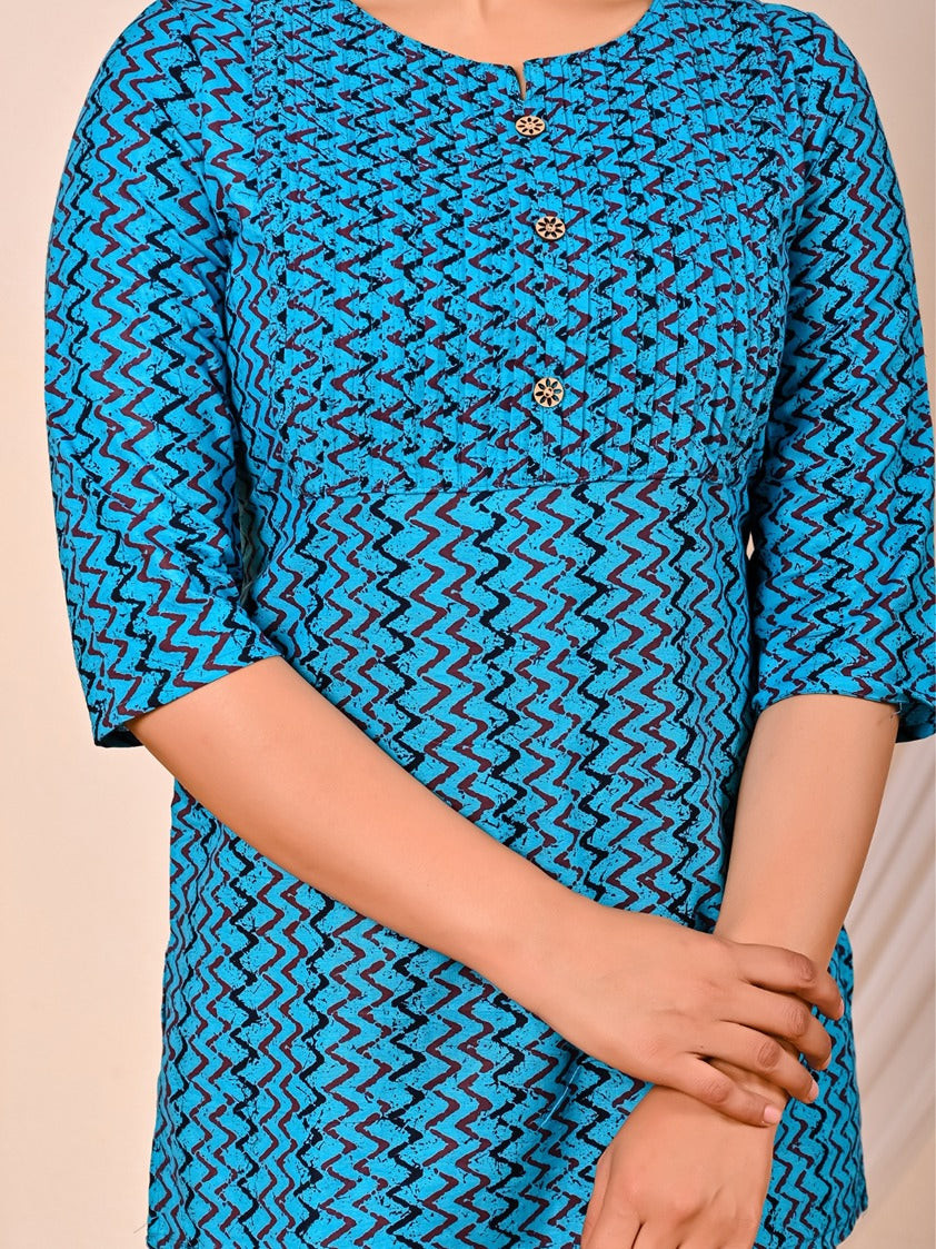 Womens Teal Blue Zig-Zag Printed Short Kurti/Top