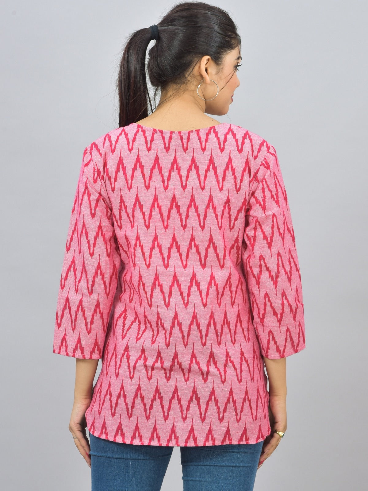 Womens Regular Fit Pink Zig Zag Printed Short Kurti/Top